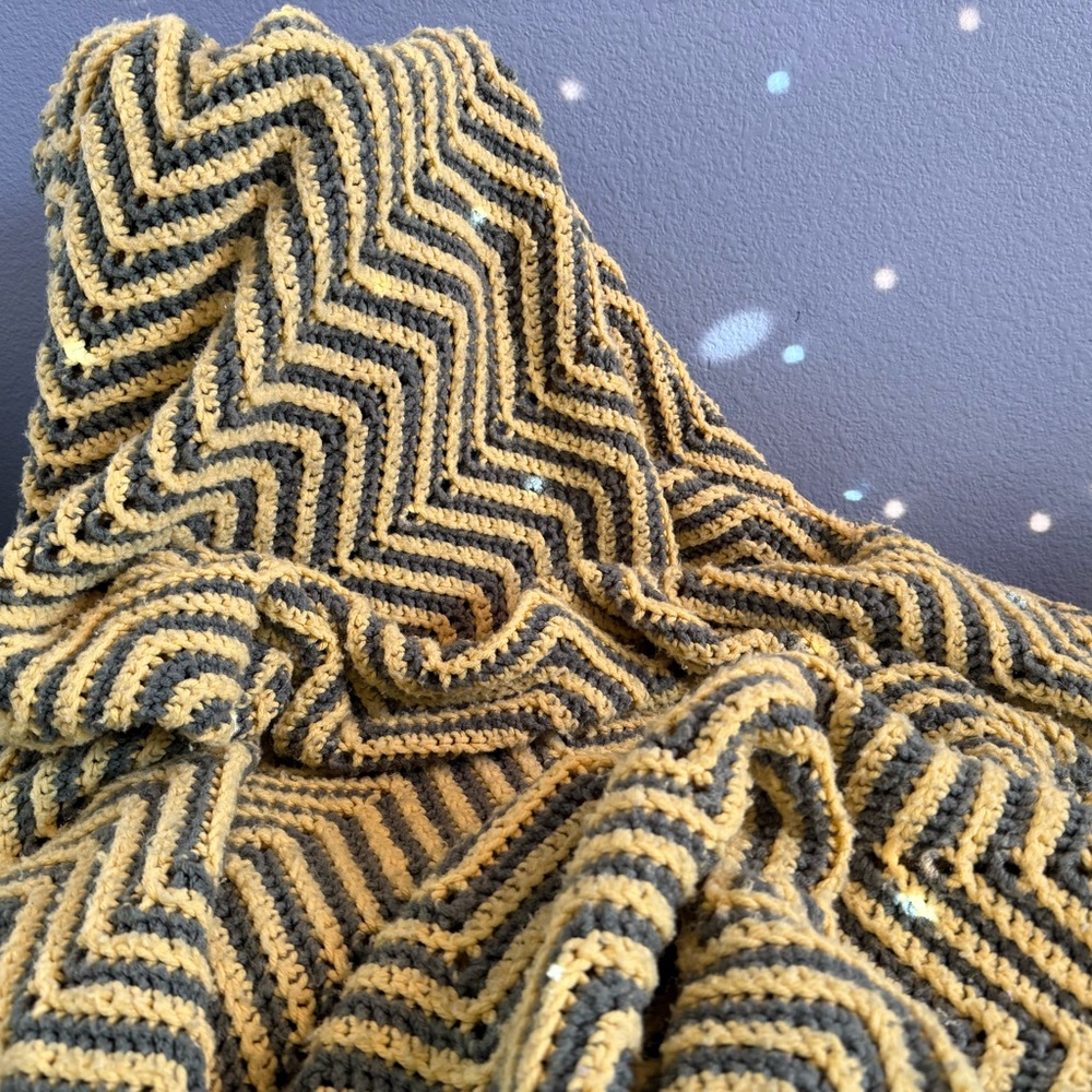 Chevron Knit Blanket in Yellow and Gray